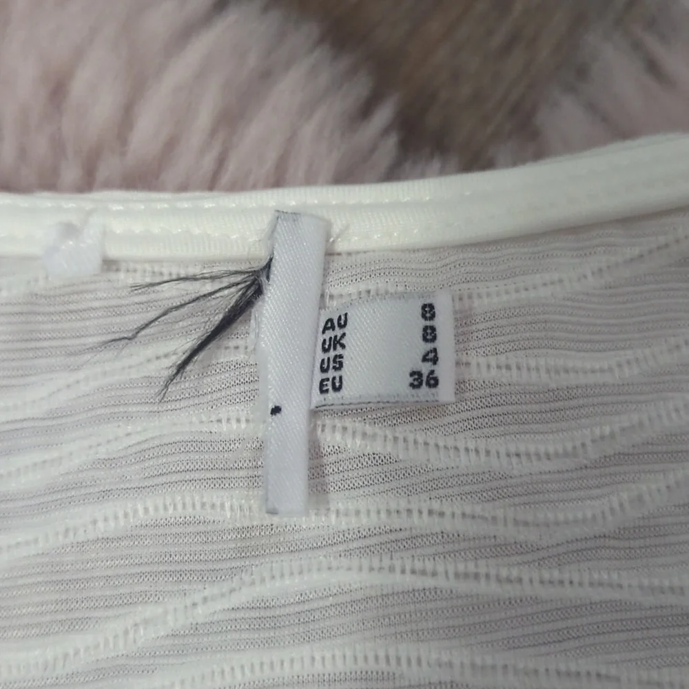 PRINCESS POLLY Carmela Cropped Top ~ NWOT
